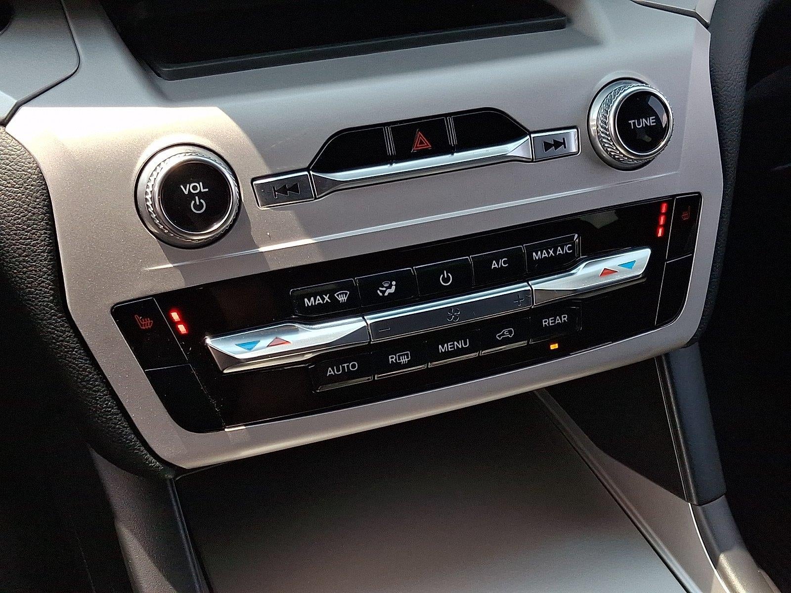 2024 Ford Explorer XLT - Photo 15