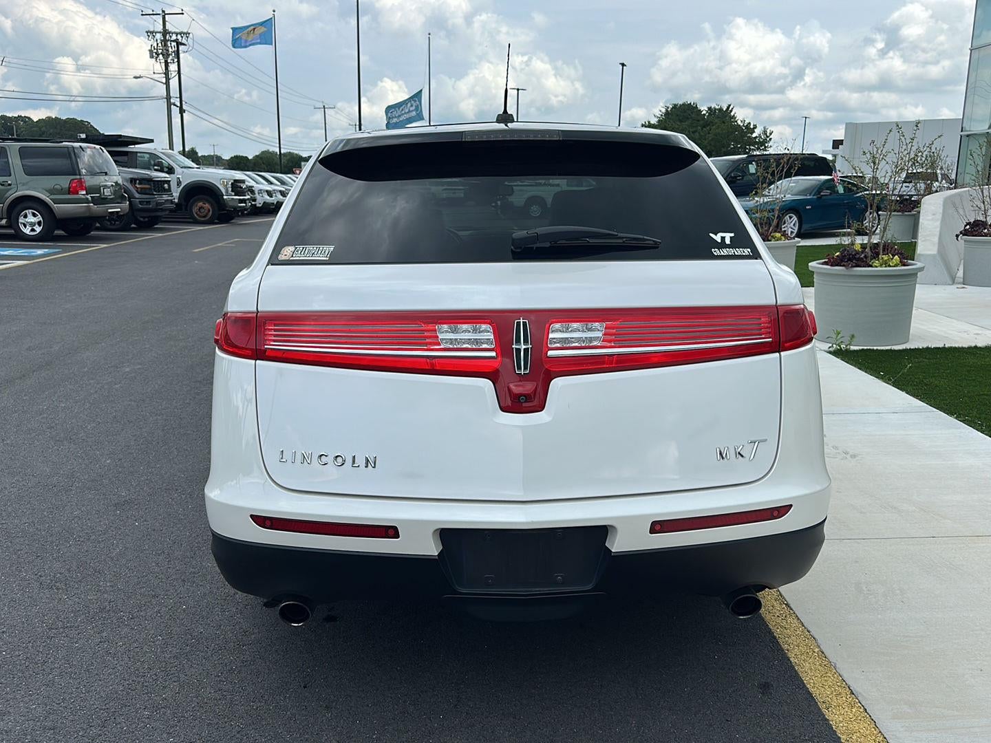 2019 Lincoln MKT Base