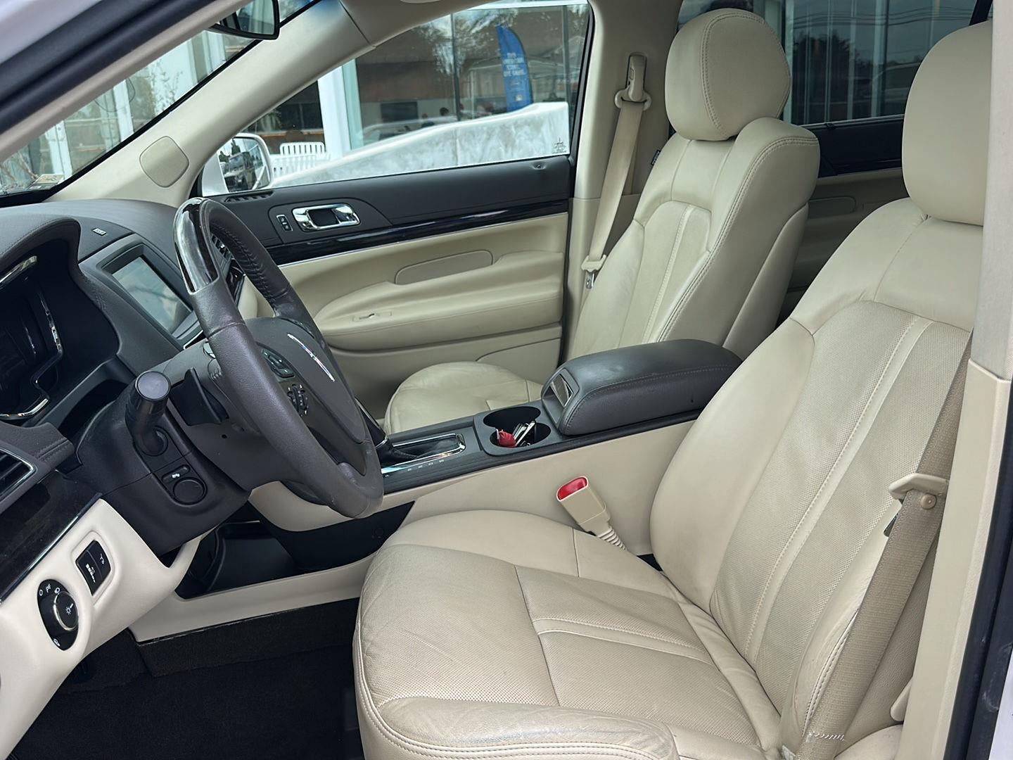 2019 Lincoln MKT Base