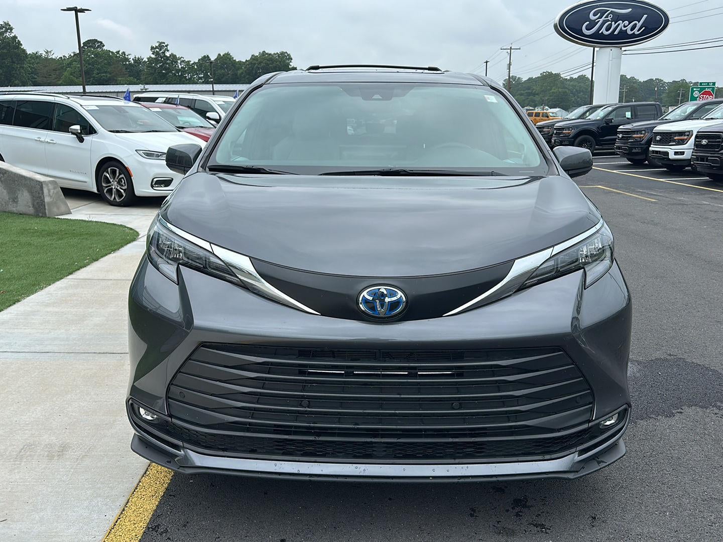 2025 Toyota Sienna XLE