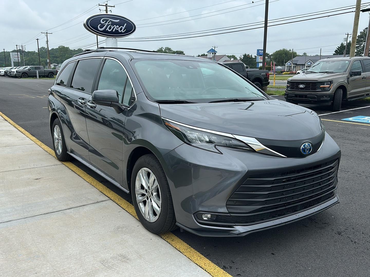 2025 Toyota Sienna XLE