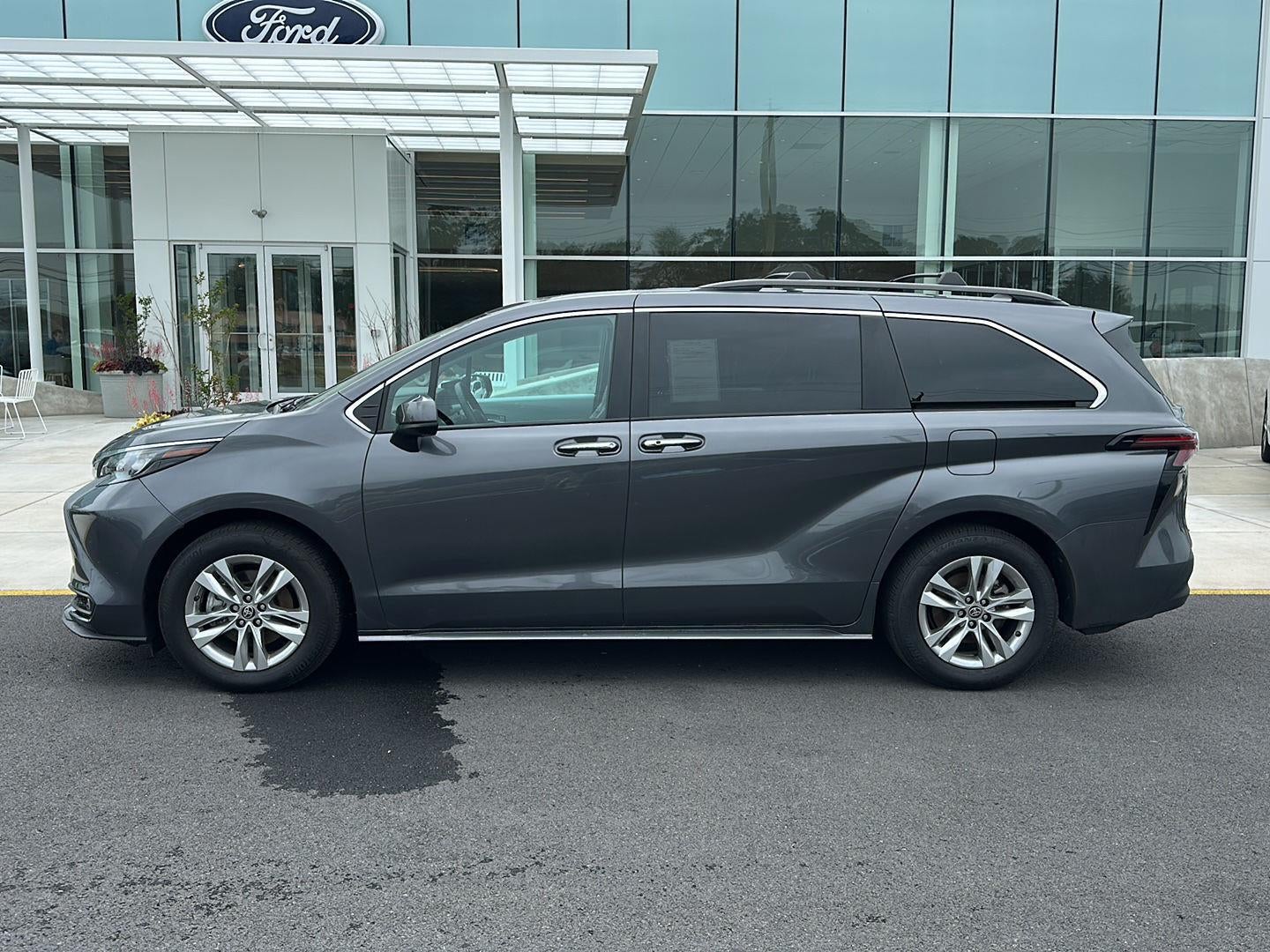 2025 Toyota Sienna XLE