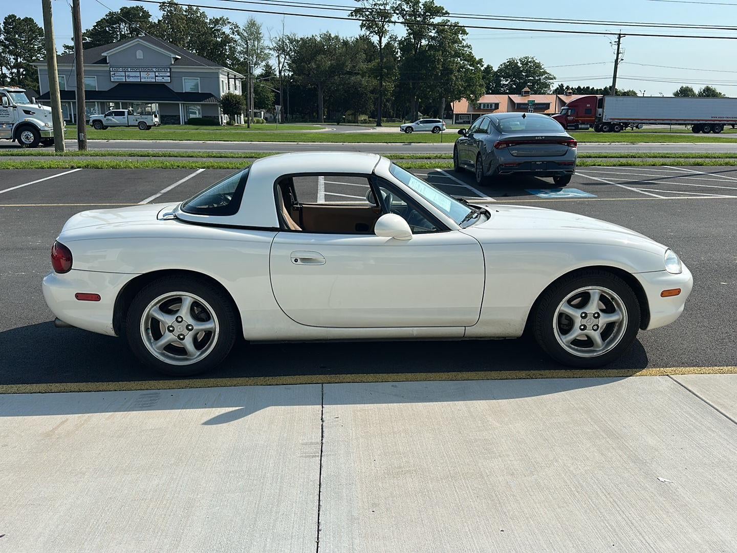 1999 Mazda Mazda MX-5 Miata Base