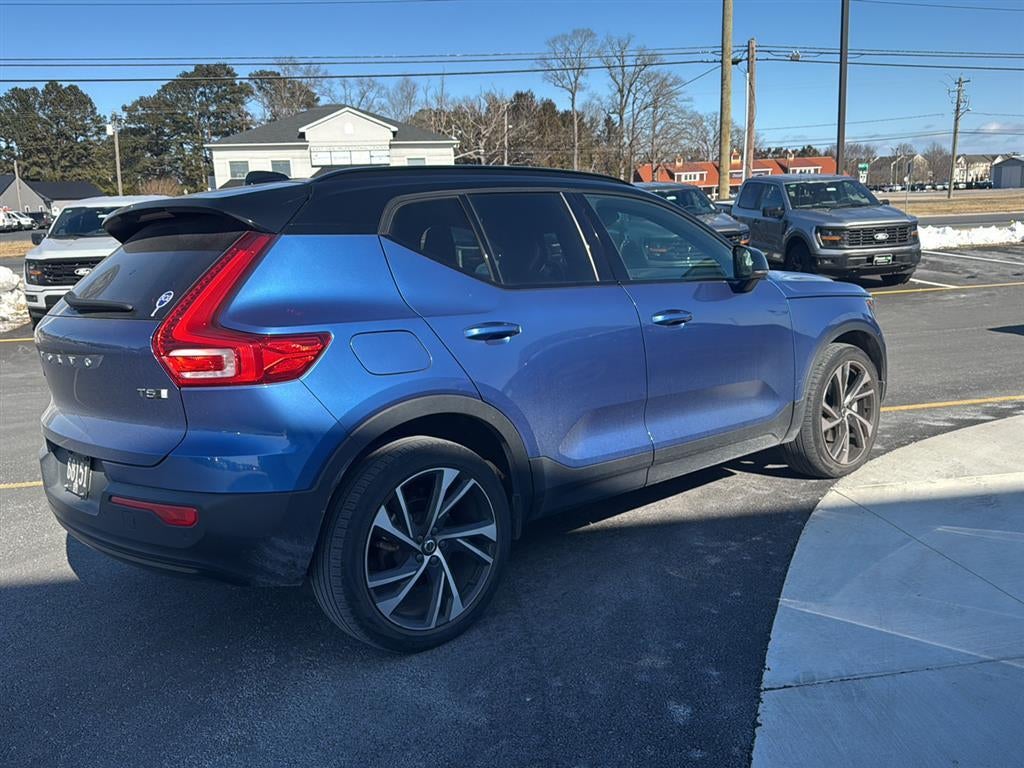 2021 Volvo XC40 R-Design