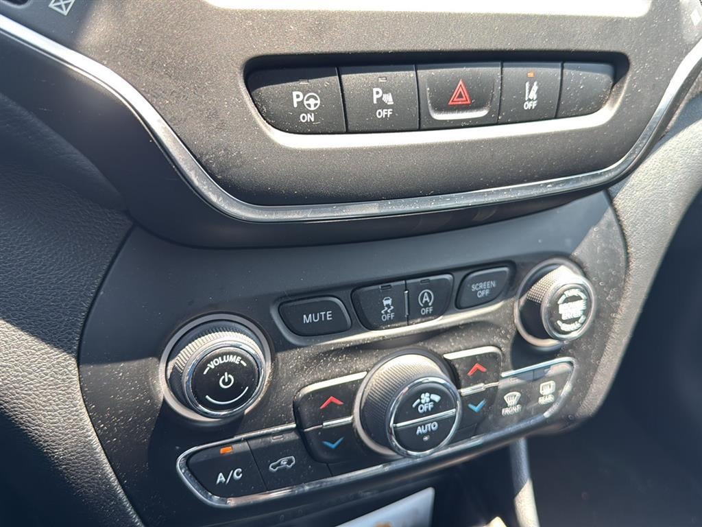 2023 Jeep Cherokee Altitude Lux