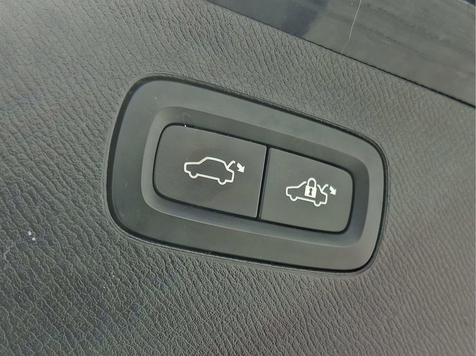 2023 Volvo XC90 Plus